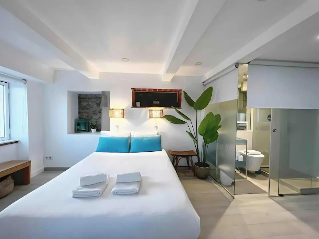 Stunning River View Studio In Historic Alfama Lisboa