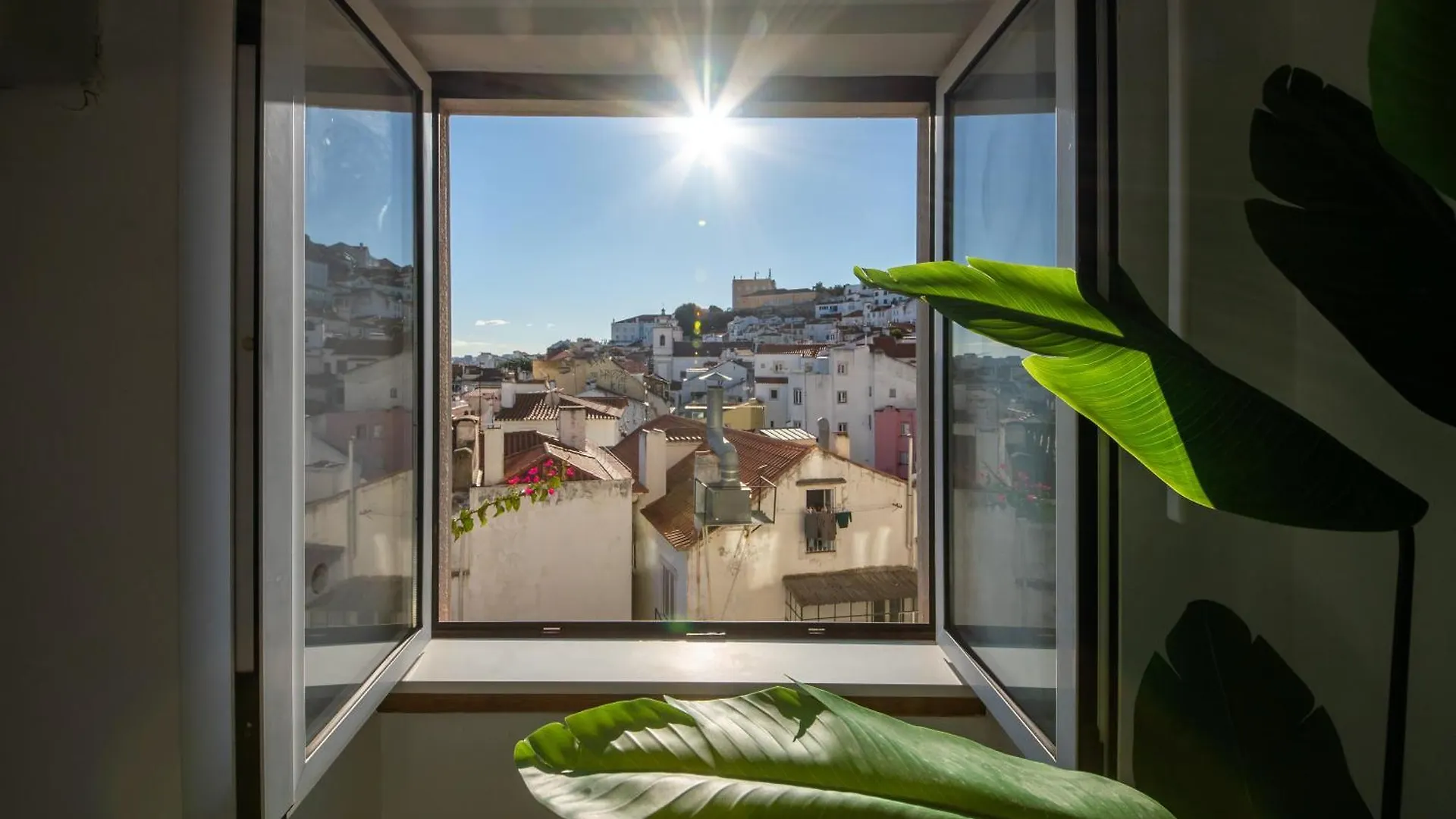 Stunning River View Studio In Historic Alfama Lisboa 0*,