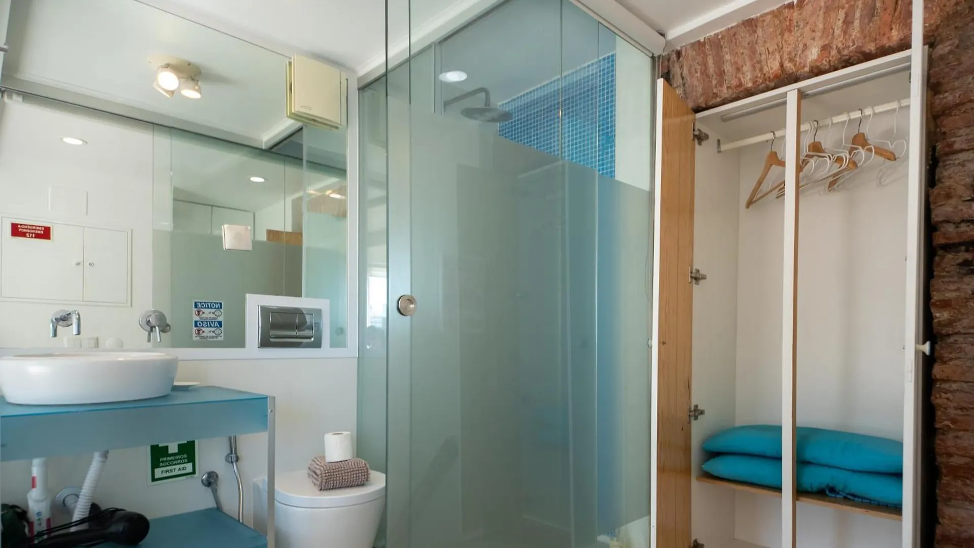 Stunning River View Studio In Historic Alfama Lisboa